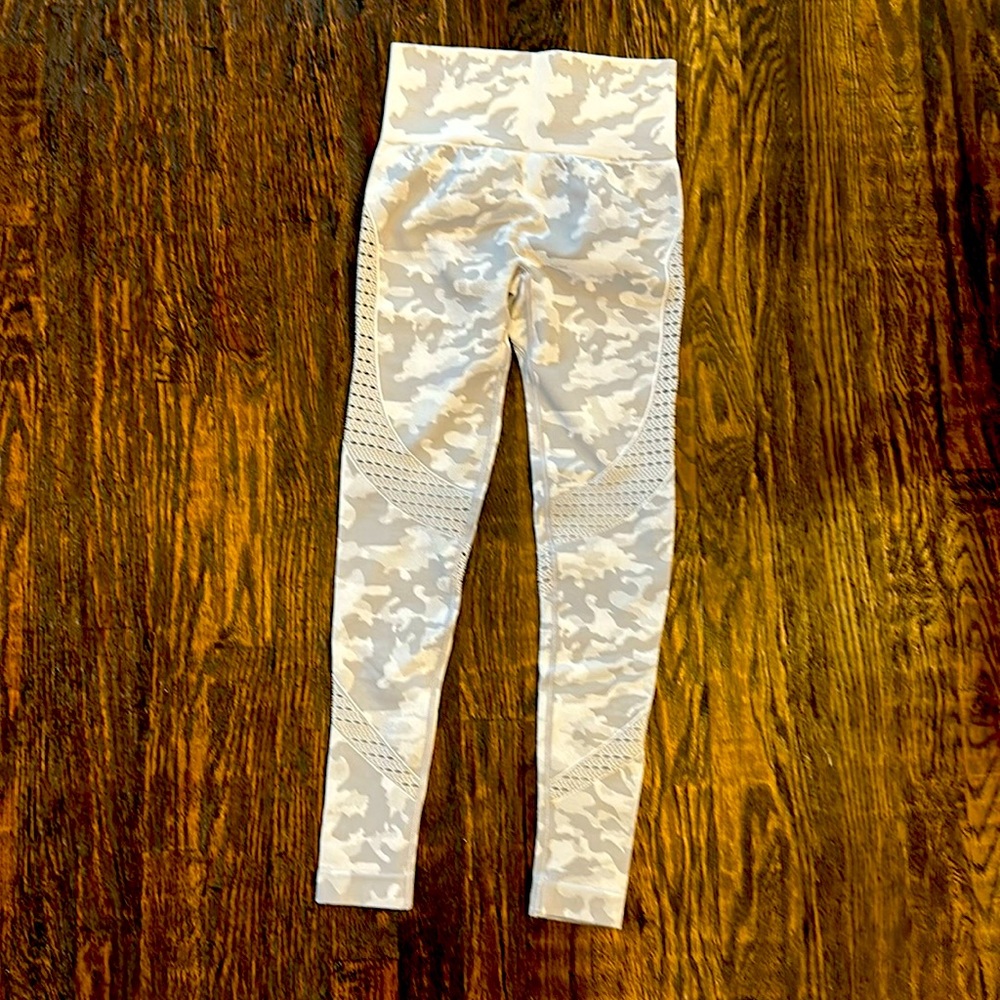 Violate the Dress Code Synergy seamless gray camo leggings